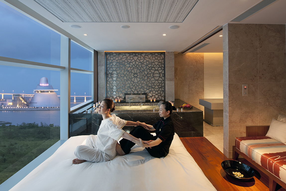 "Thai Massage", Luxury Spa Series, Mandarin Oriental Macau