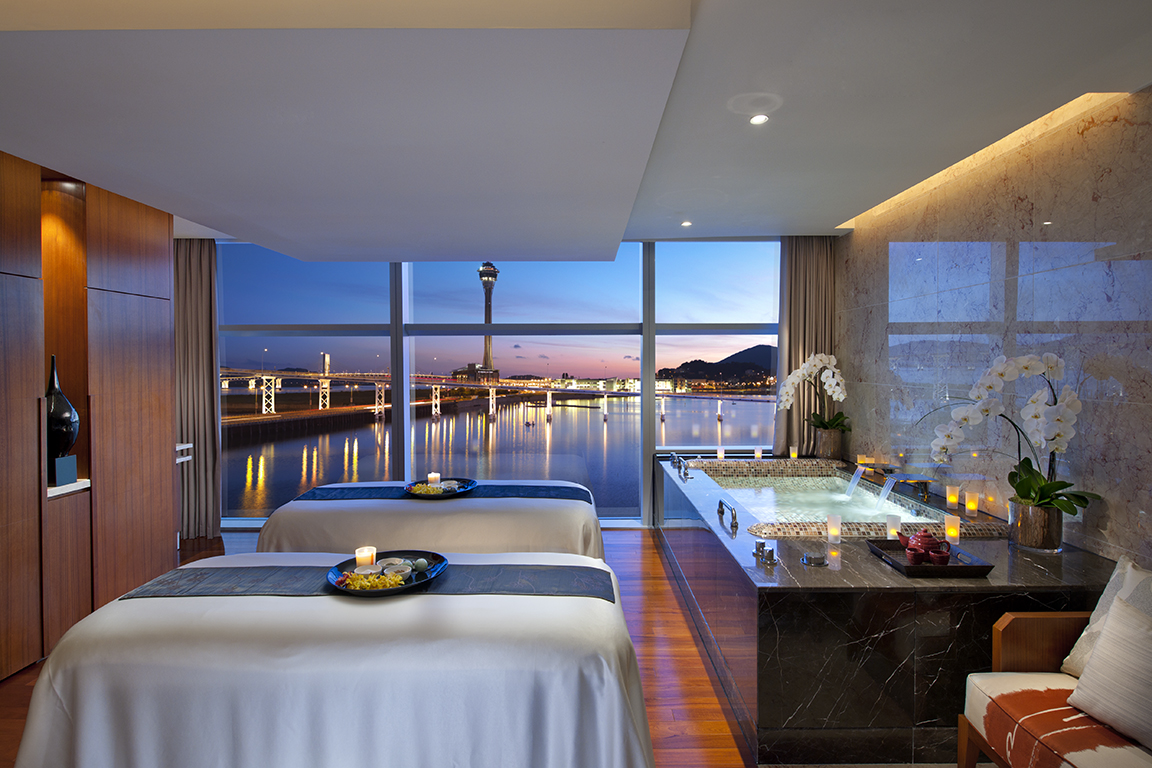 "Couples Suite"with amazing view, Luxury Spa Series, Mandarin Oriental Macau